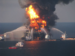 Deepwater Horizon en feu - Publique USCG